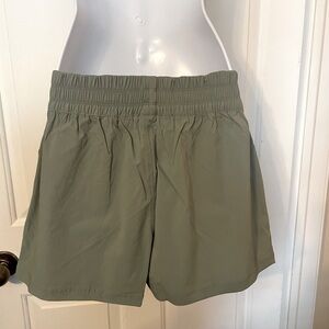 Yogalicious Trail Path Outdoor Utility Skort Size Small NWT Sage Green Stretch